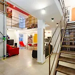 Joivy Vibrant Open-Plan Apt For 6 In Historic Centre