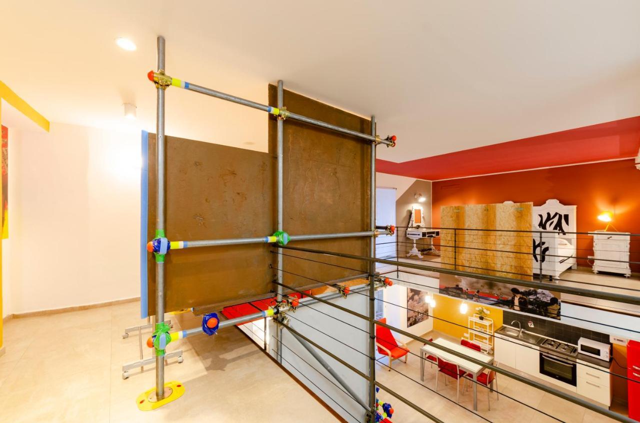 Joivy Vibrant Open-plan Apt For 6 In Historic Centre Genoa